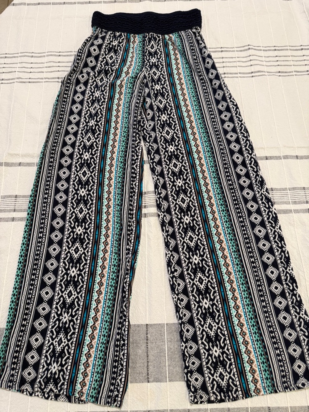 Joe B Black White Aqua Patterned Wide-Leg Pants